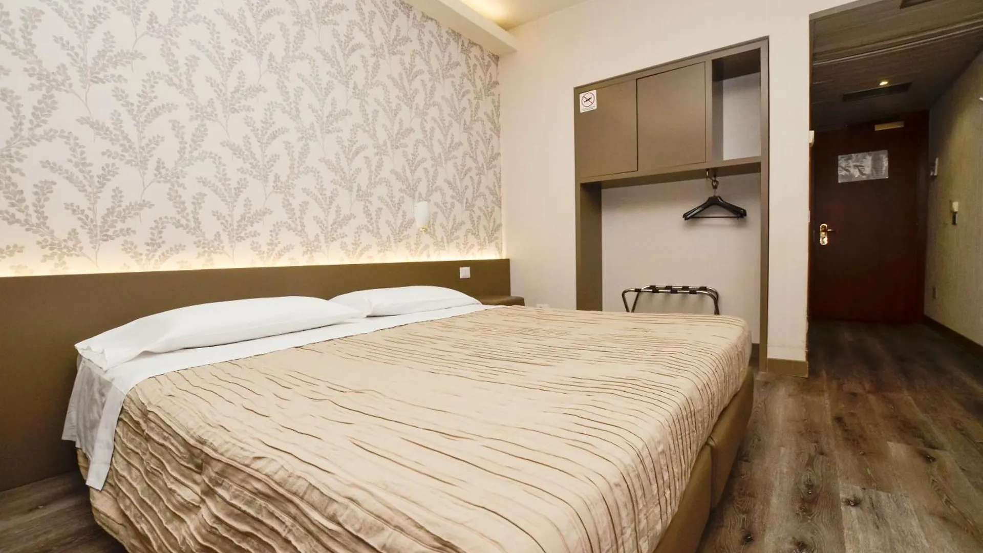 The Gate Hotel Sesto Fiorentino 4*,